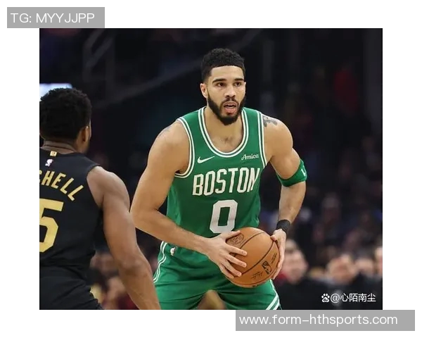 科塔赞塔图姆在场上如教练般引领队伍积极发声助力团队前行